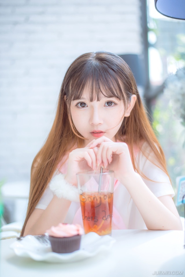 一个家庭没有书，就好像一间房子没有窗户。